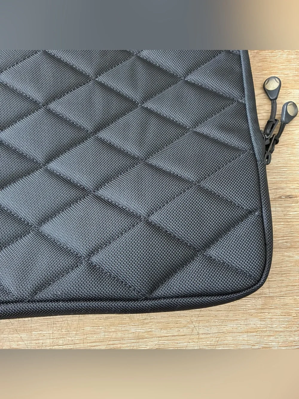 Timbuk2 Quilted Padded Laptop Sleeve Case Black Size Small Zip EUC
